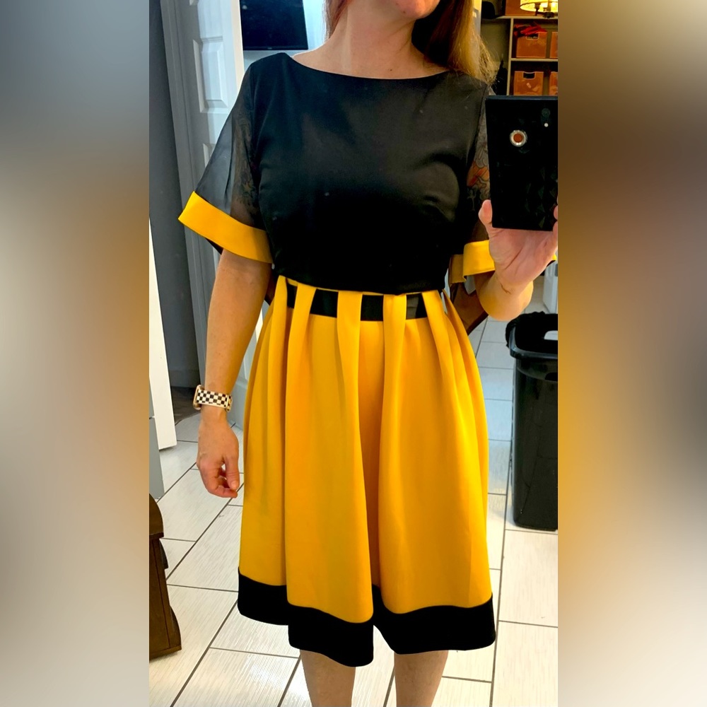 Mustard yellow and black misslook dress